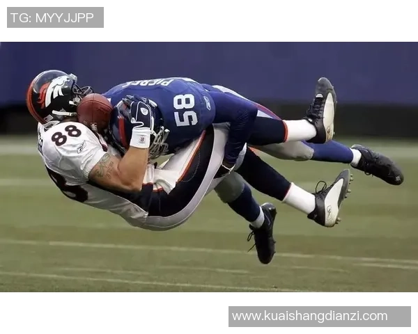 长袖足球星印花设计：时尚运动与街头潮流的完美结合